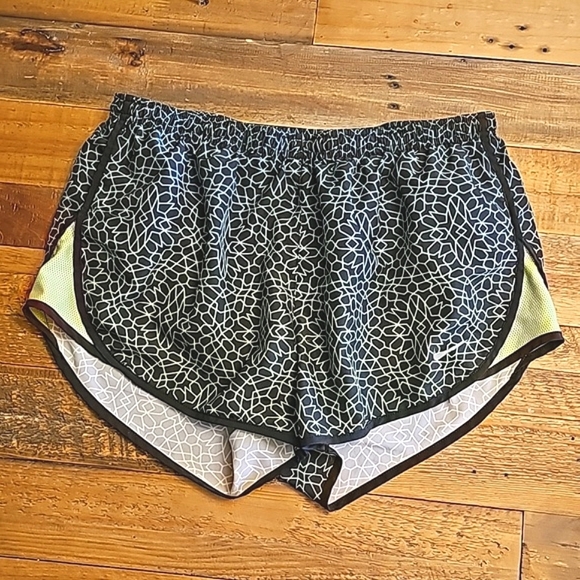 Nike running shorts - Picture 5 of 7